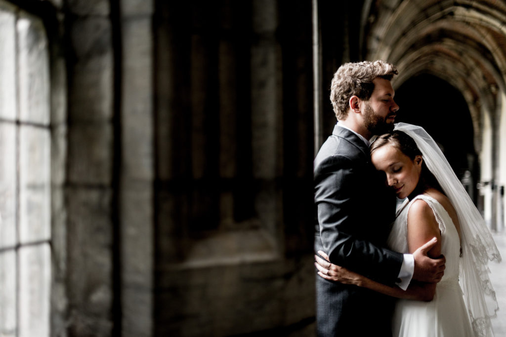 Mariage Cloître Tournai câlin