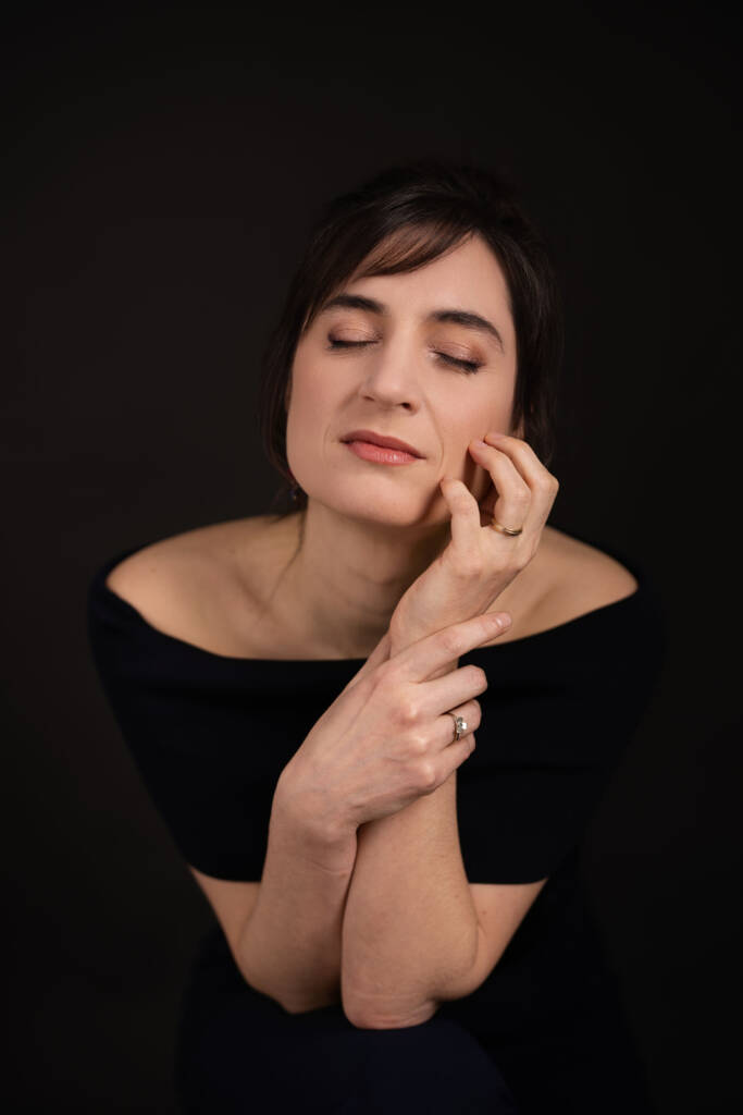 Faut-il savoir poser en photo ?Séance photo femme en Hainaut,