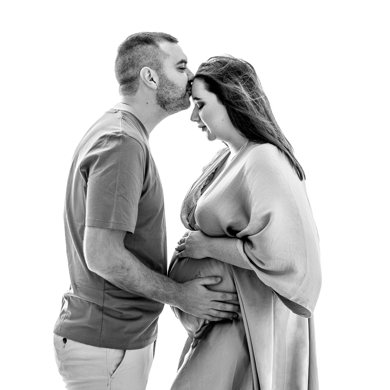 Séance photo grossesse à Tournai : faut-il obligatoirement se dénuder ?