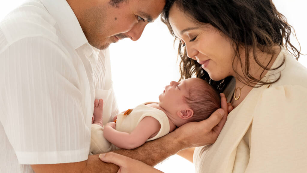 Séance naissance : quelles poses sont vraiment possibles ?